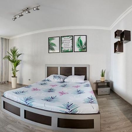 Babylon Apartments On Chornovola Ровно Экстерьер фото